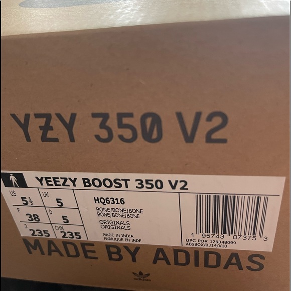 ❌SOLD❌ Yeezy 350 V2 - Picture 3 of 4